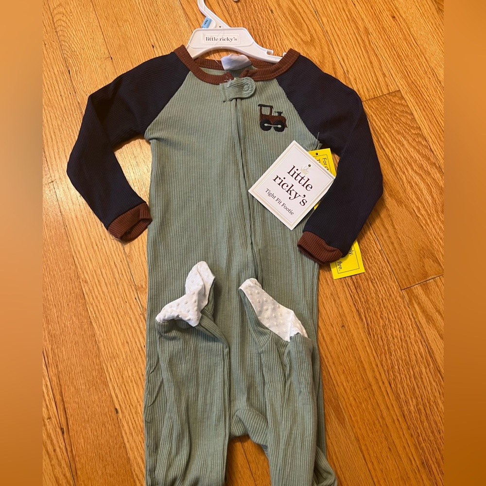 - Pajamas with train